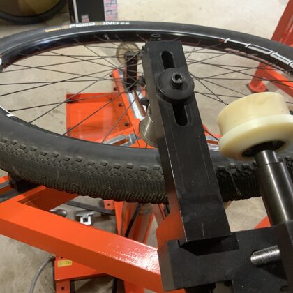 Tire mounting stand