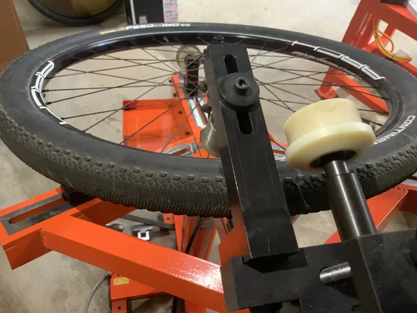 Tire mounting stand